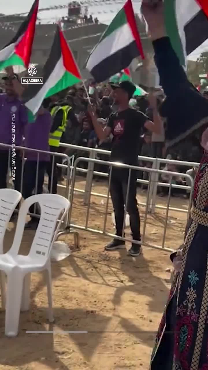 300 Couples Wed in Central Gaza